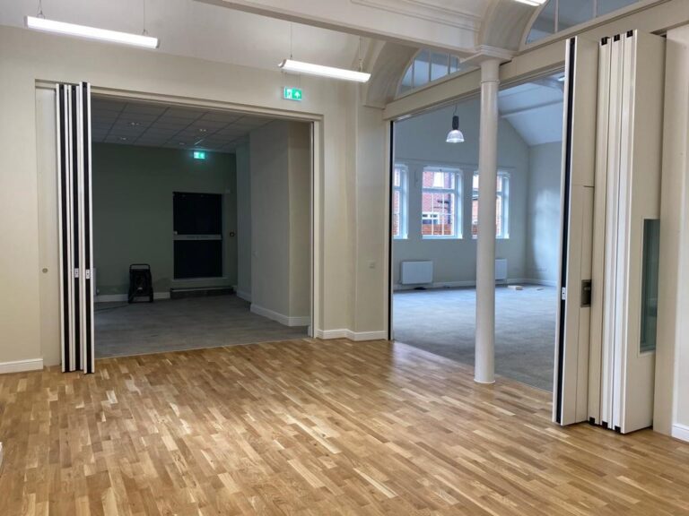 Home 5 sliding partitions
